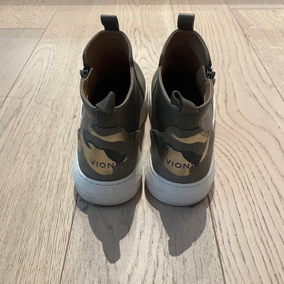Vionic Boots - Picture 3 of 5